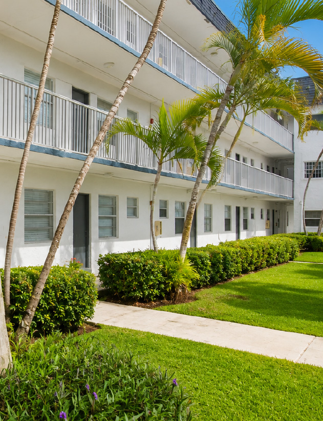 Exterior of Parc Place apartments in Miami Gardens