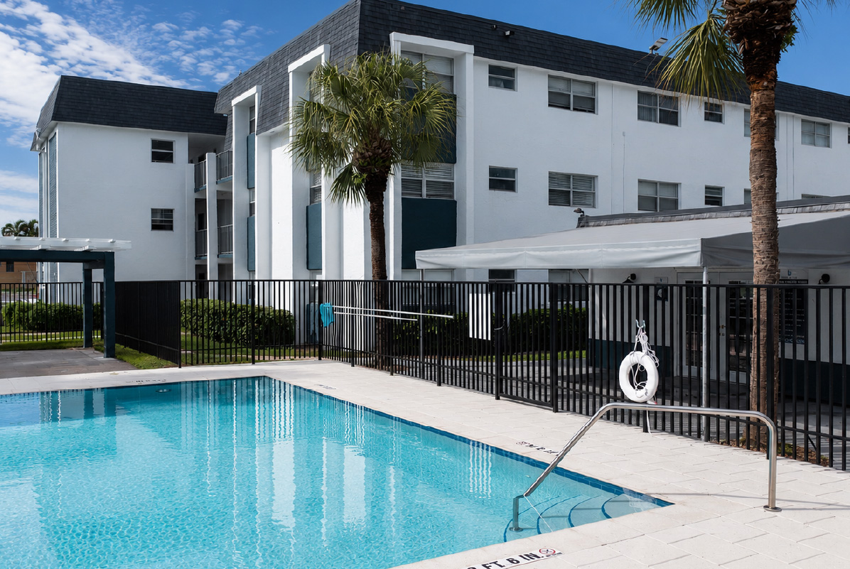 Miami Gardens apartments with swimming pool